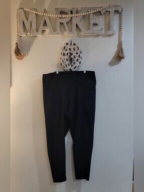 Victoria's Secret Black High-Waist Leggings CROP